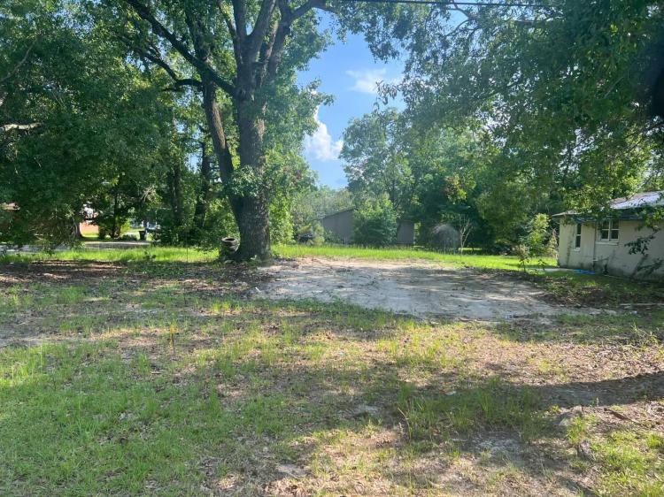 Highly Desirable Corner Lot in Marion, SC!