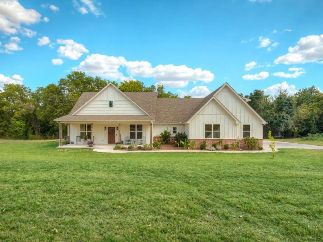 Shepherd's Creek Homestead: Luxury Farmhouse on 5.65 Acres in Newcastle, OK