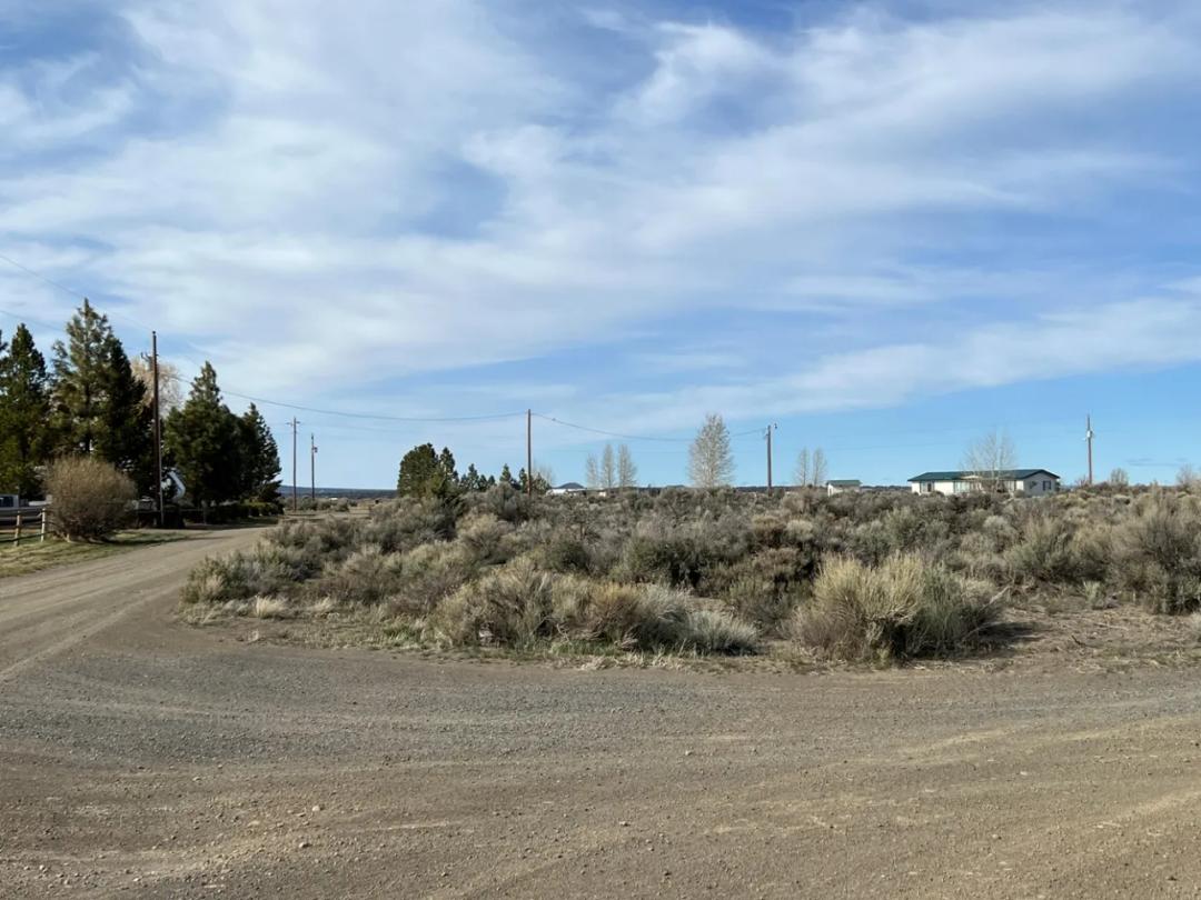 Oversized Corner Lot in Town  - Nice Area - Power & Water Available
