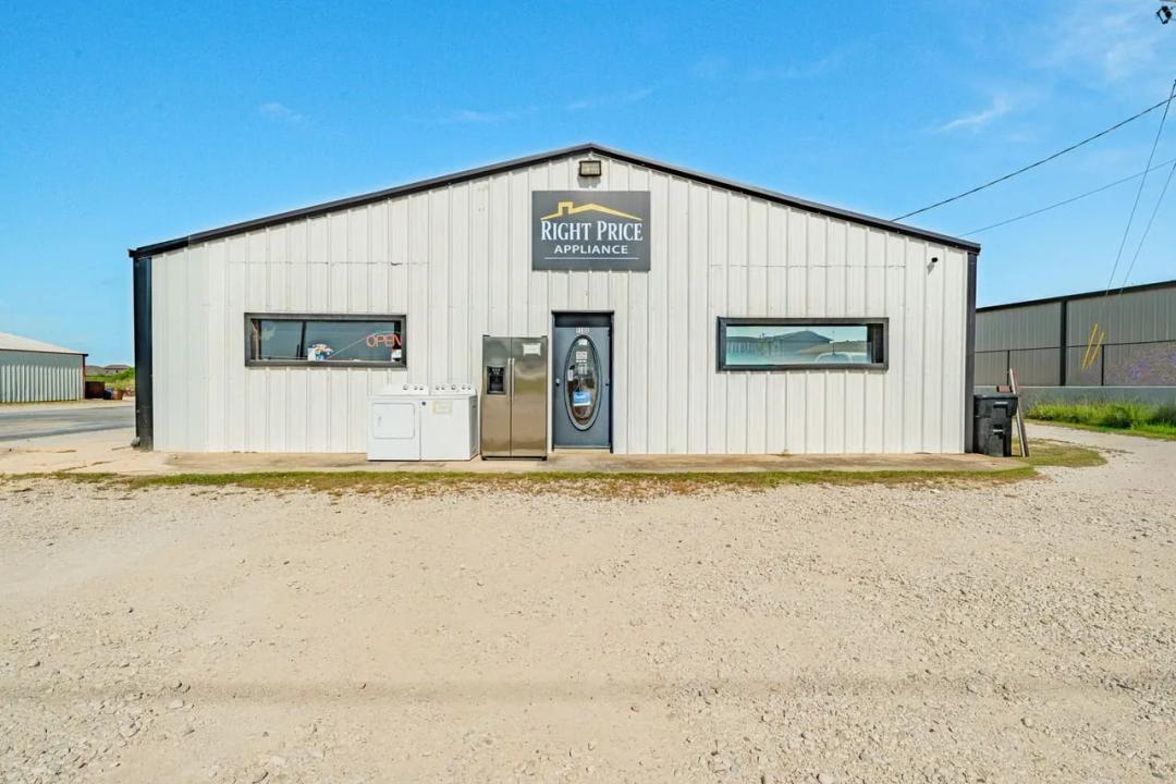 930 N US 377