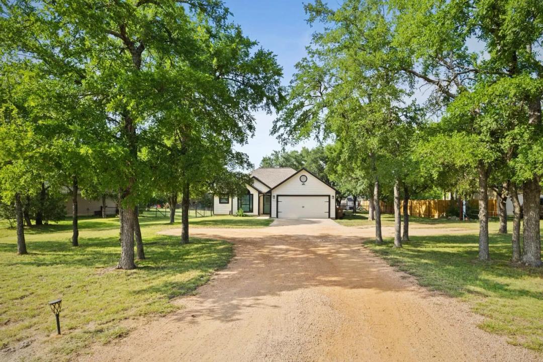 113 E Dawn Dr, Johnson City, TX