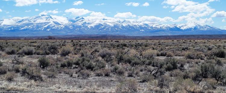 Mountain Views and Easily accessible from IH 80 * Humboldt Acres