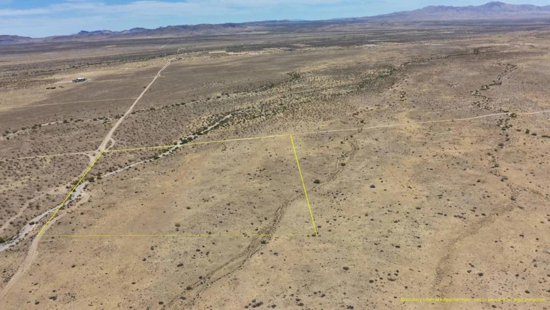 GORGEOUS CORNER LOT NEXT TO BLM!