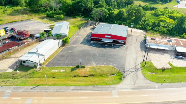 Prime Commercial Property Off Loop 286 in Paris TX