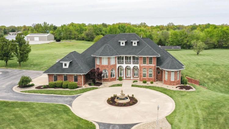 34136 Voorhees Lane, Brighton, IL