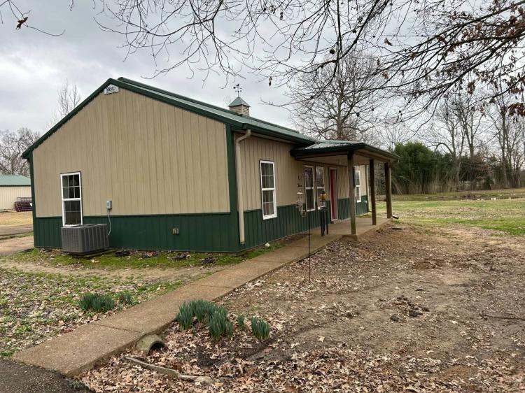 80 x 45 9 stall horse barn with 3 BR 2 BA house included.