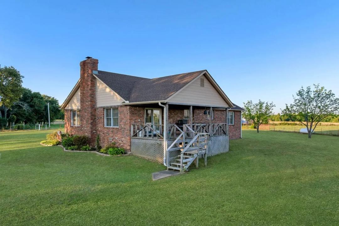 24751 S 200 Road Henryetta, OK 74437