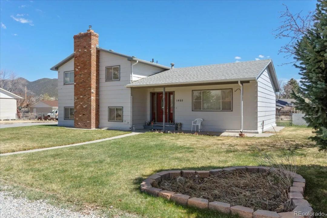 1405 K Street, Salida