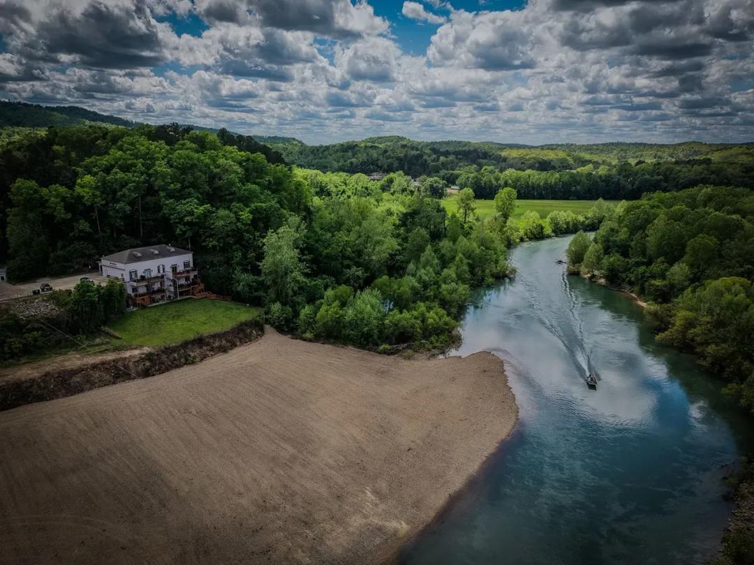 Luxury Condo on Current River in Van Buren, Missouri 
