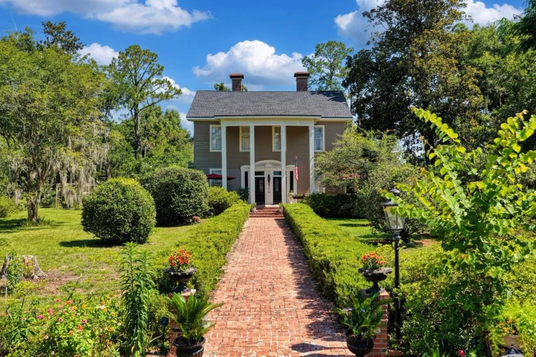Historical Livingston Estate