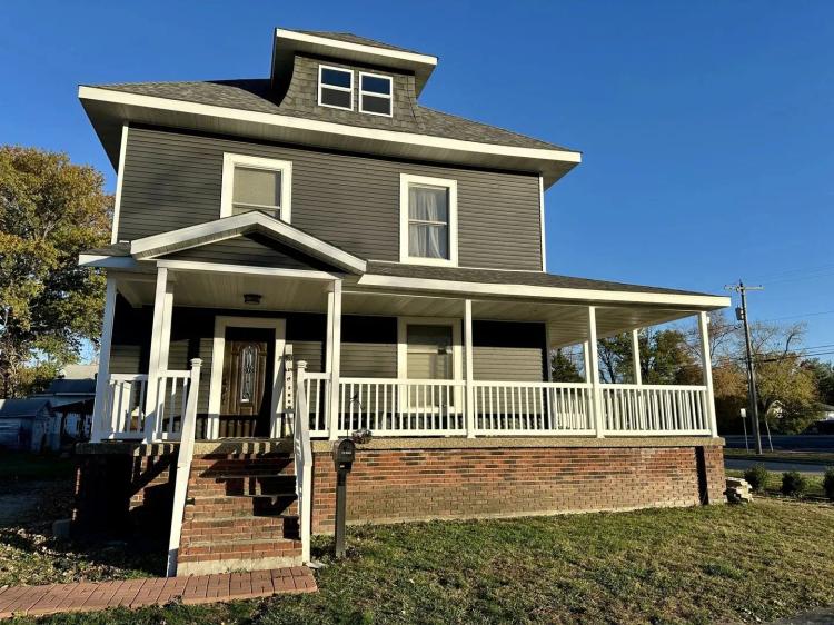 freshly updated two story in Centralia