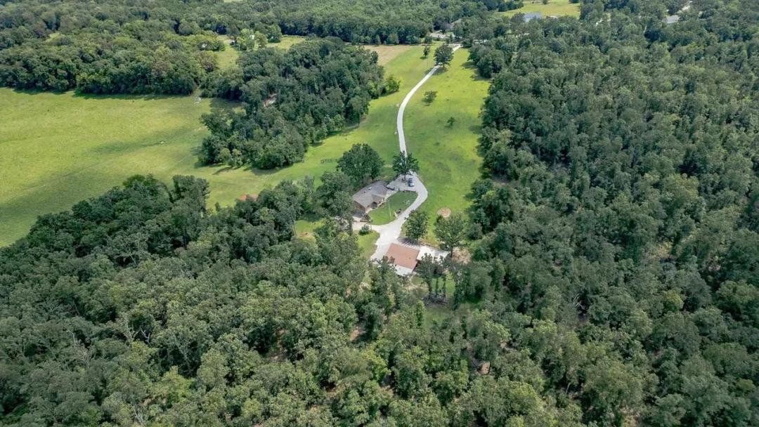 The 36 Acre Hideaway