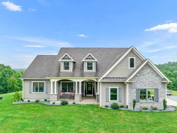 22+/-  Acres in Macon County, Tennessee - Exquisite Farmhouse on Expansive Land