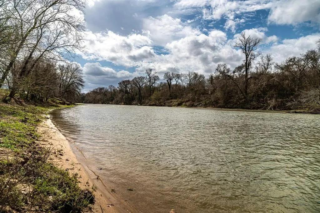 121 Mechelle St, Smithville, Texas 78957