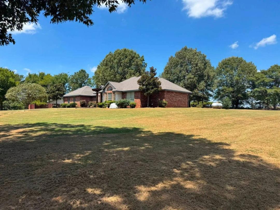 3 BEDROOM 2 BATHROOM OUTSIDE OF HUGO OKLAHOMA FOR SALE!!