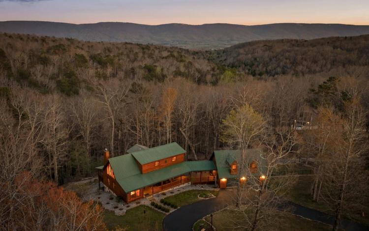 Pristine LOG CABIN within gated Fredonia Mountain Nature Resort! 