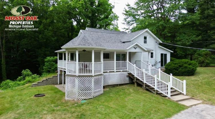 6330 Territorial Rd, Benton Harbor, MI 49022 /3 Bed,1 Bath/ Trout Stream/Barn/5+/- Acres