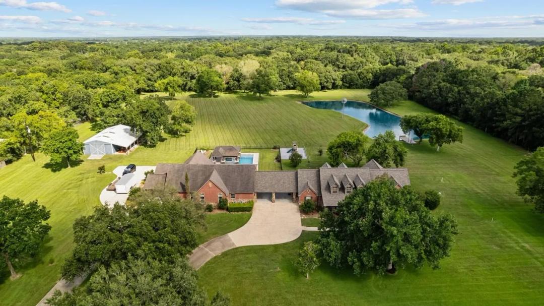 10 Acre Paradise in Manvel, Texas