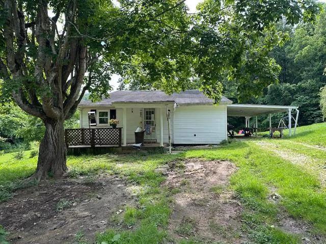 FARMHOUSE WITH 67+/-AC FARM WITH BARN IN ELLIOTT CO. KY $219,900