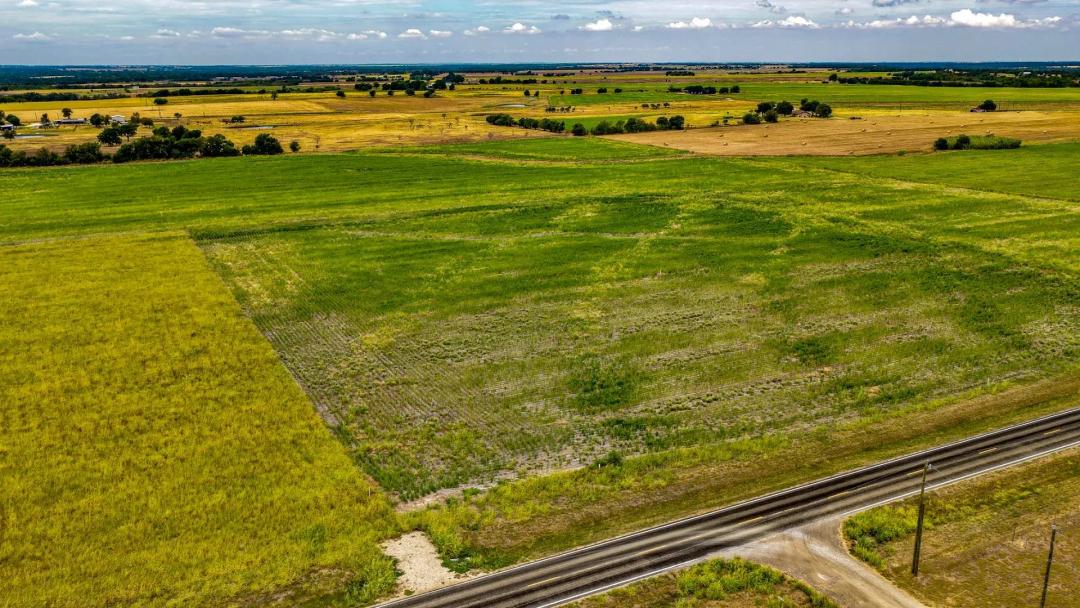 10 Acres in Milam County