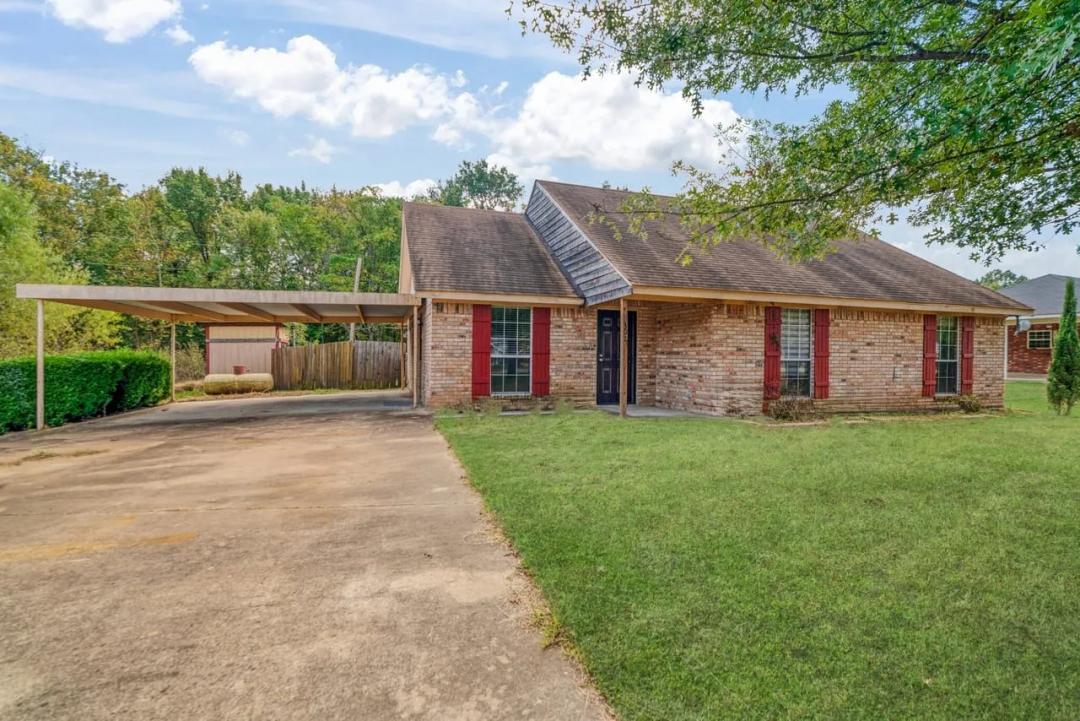 Delightful 3 bedroom home!