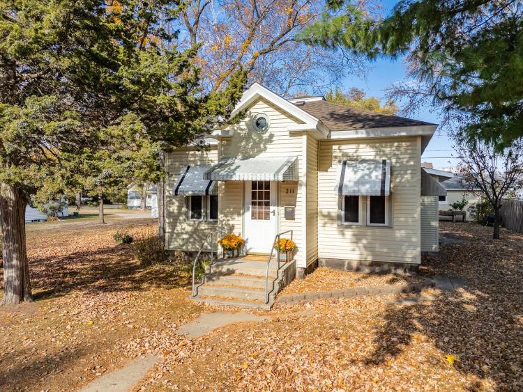 Warm and Welcoming home located in Portage WI
