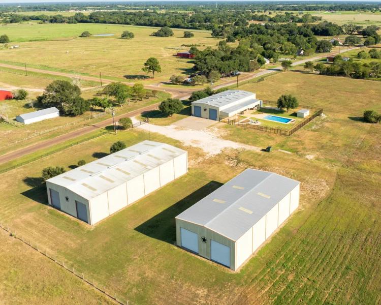 3118 CR 201 Weimar, TX 78962