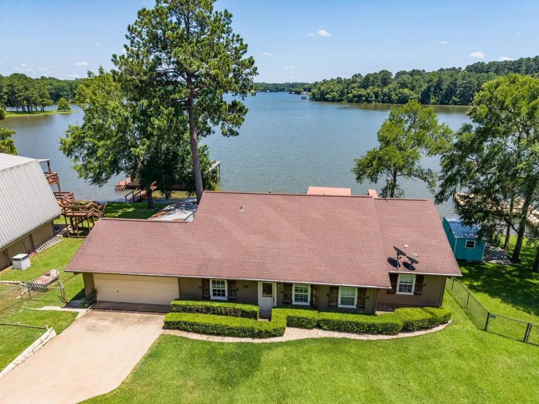 Gorgeous 4/2/2 Waterfront on Lake Jacksonville