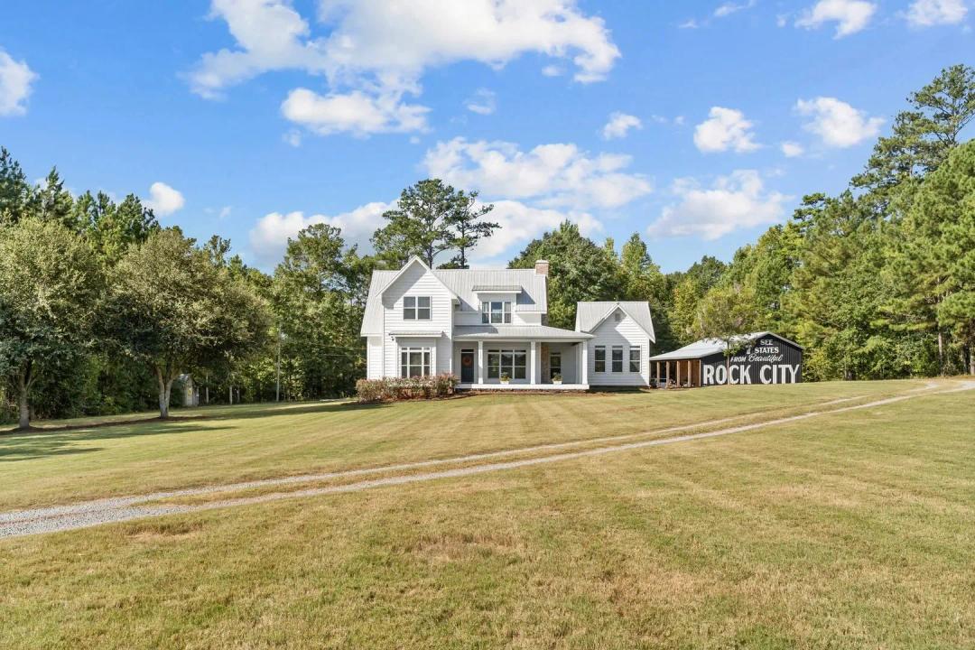 Farmhouse Estate on 9 +/- Acres in Waverly, Alabama