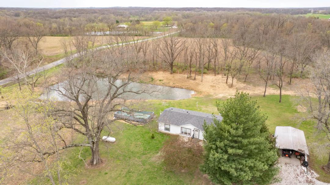 1401 Longbridge Trail, Walshville, IL