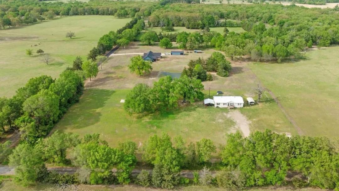81 County Road 44880 Blossom, TX 75416