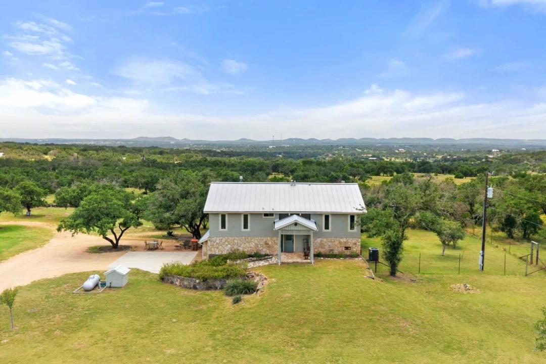 143 Oak Lane, Johnson City, TX 78636