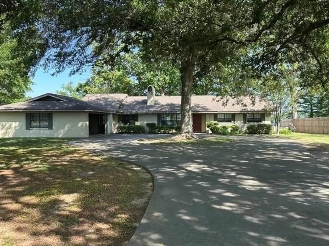 Lake Bruin Waterfront Home For Sale