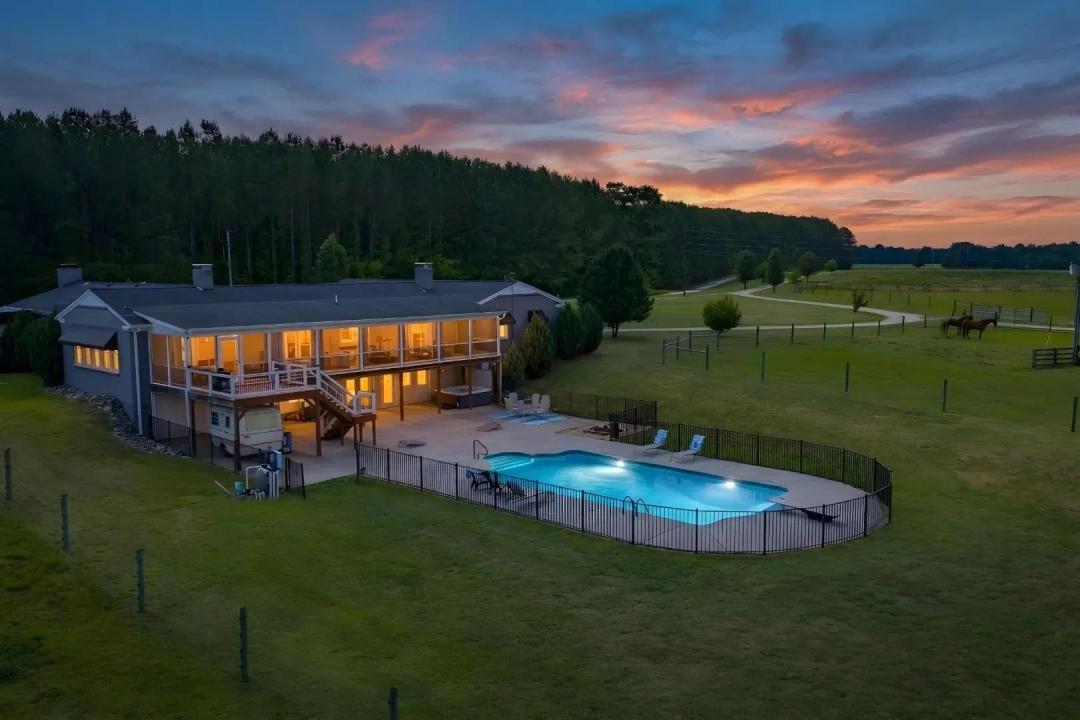 11 Acre Move-In Ready Horse Farm 