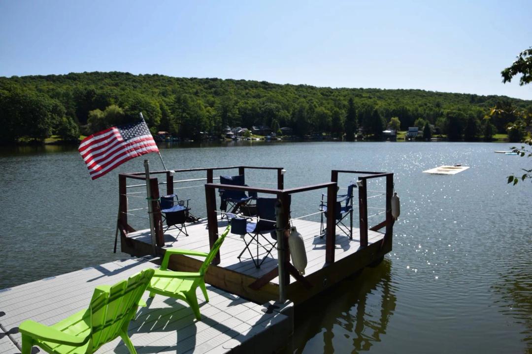 Beautiful Year Round Lake House