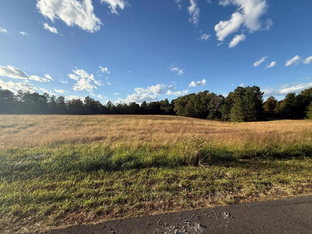 Beautiful 1 +/- Acre Building Lot at Lake Malone