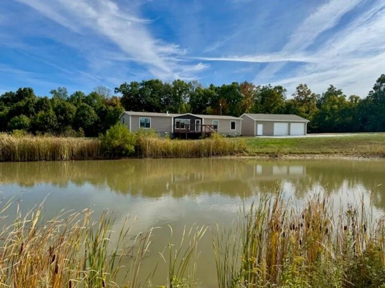 3409 Shady Point Lane Waverly IL, home and acreage