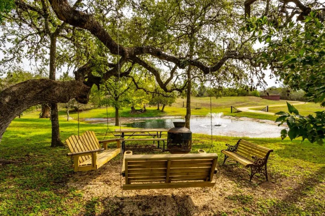 121-B Bartel, Comfort, Texas
