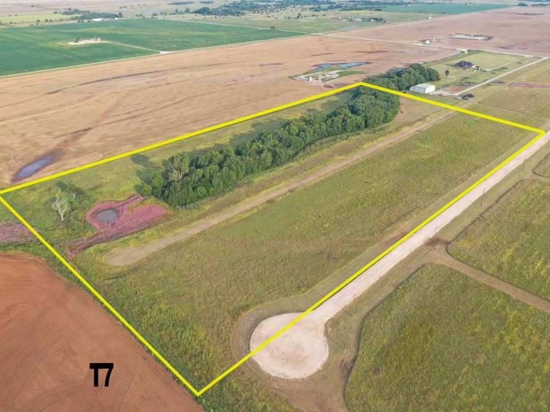 22.63± Acres with Privat Road Access, Water Well, Grass, Pond