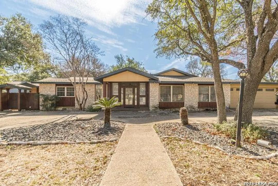 New Braunfels home "on the Hill"