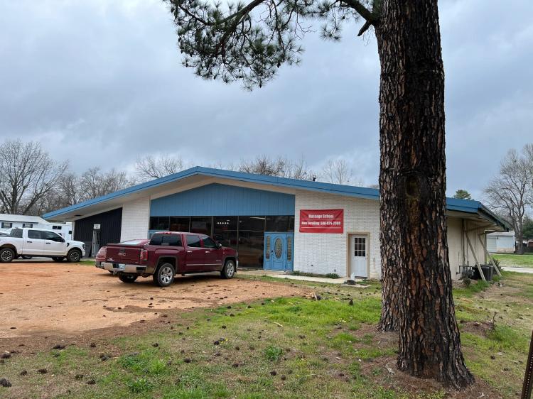 Commercial Building For Sale in Southeastern Ok