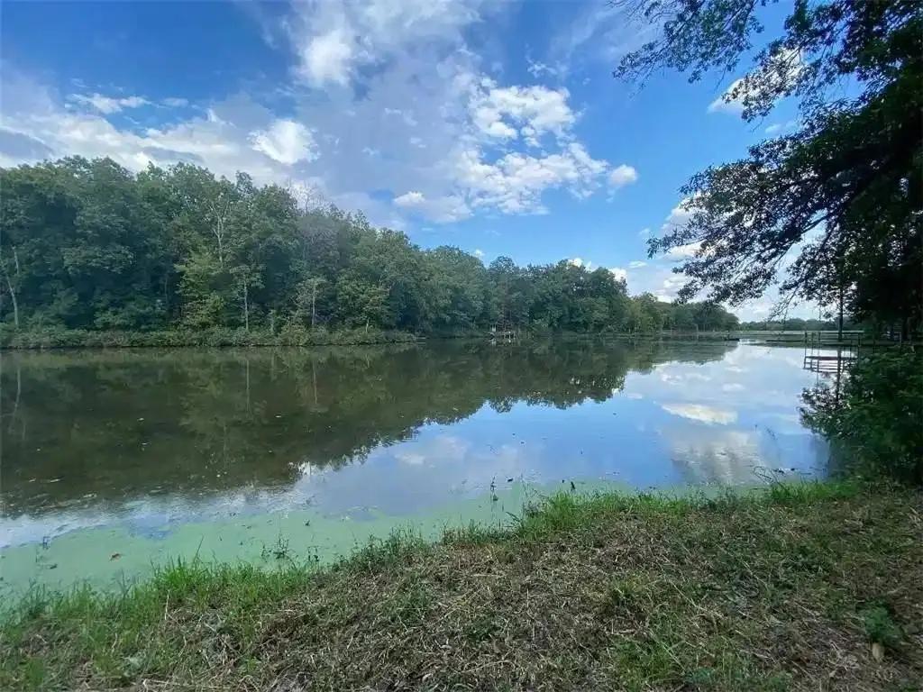 Building lot located on private Lake Gia near Martinsville, IL.