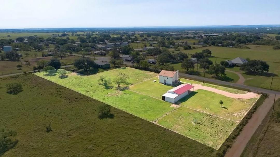 1004 E Pontotoc Mason, TX 76856