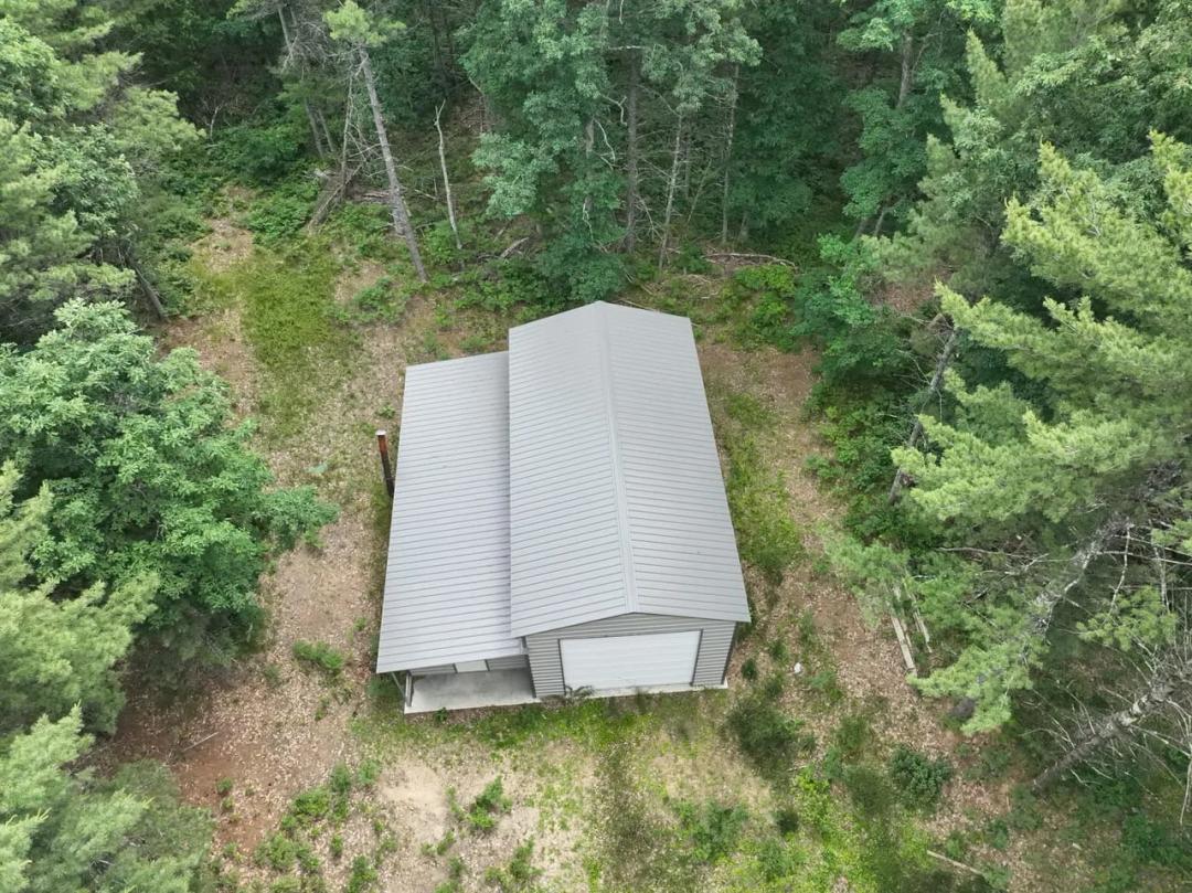 5910 S Shallow Dr Idlewild, MI 49642