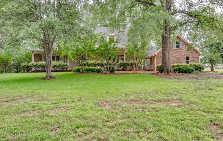 6 Bedrooms on 32.04 Acres at 3382 Attala Rd 2247
