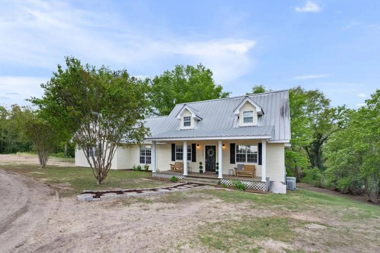 Home, Barn, and 11.92+/- acres near Prattville, Alabama
