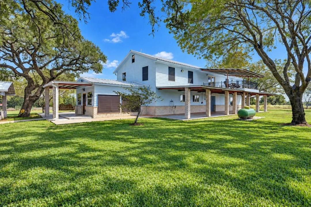 2927 COUNTY RD 240, Hallettsville