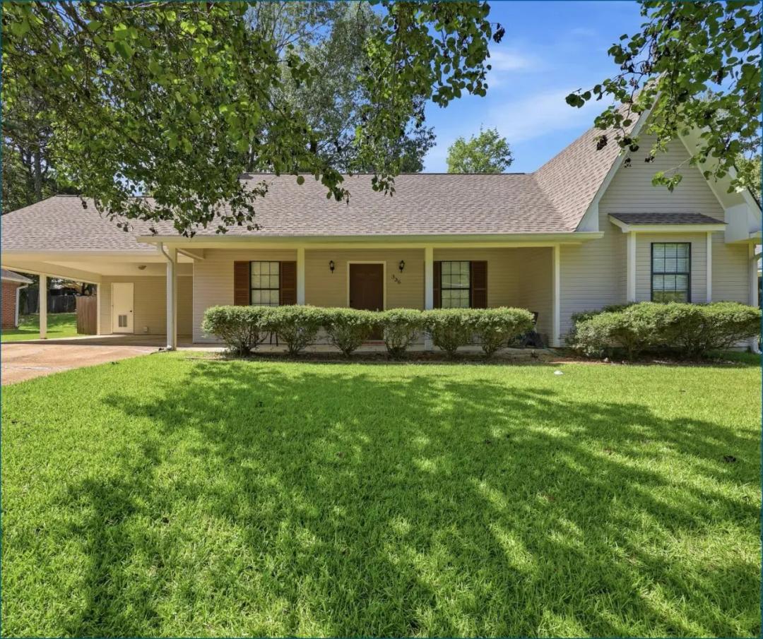 Home in Madison County at 336 Brookwoods Drive in Ridgeland, MS