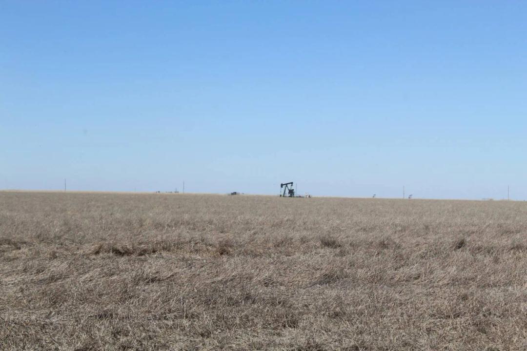 1,600± AC Grass Ranch w/ oil production