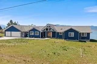 38038 Modoc Point Rd - Stunning Lakefront Home Living on Agency Lake
